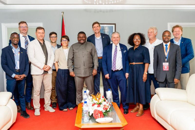 Foto de grupo de la delegación empresarial de la Cámara de Comercio e Industria de Chemnitz con sus anfitriones en Mozambique